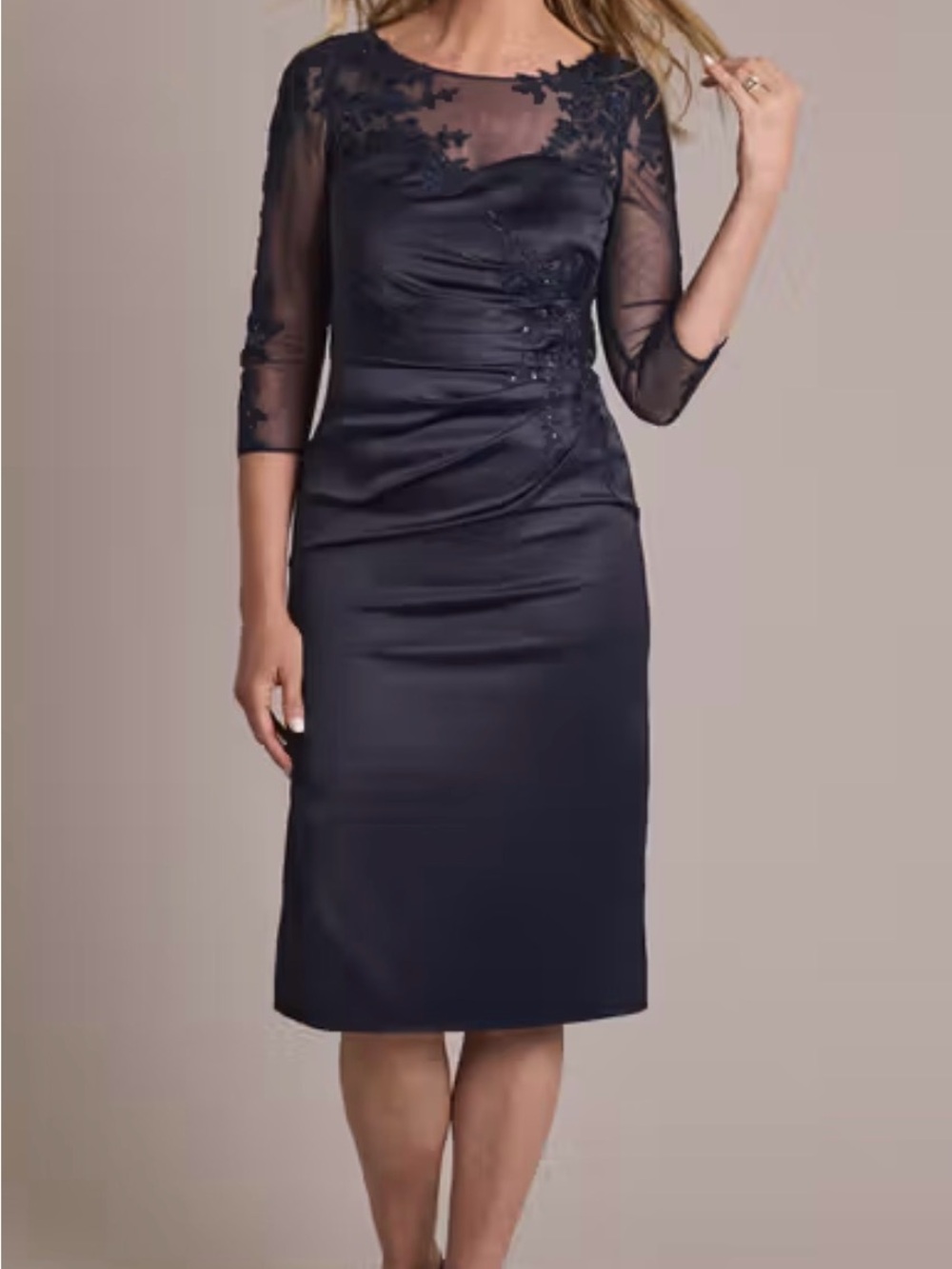 OLEG CASSINI Three-Quarter Sleeve Stretch Satin Short Dress
STYLE# WBM3998 Sz 8